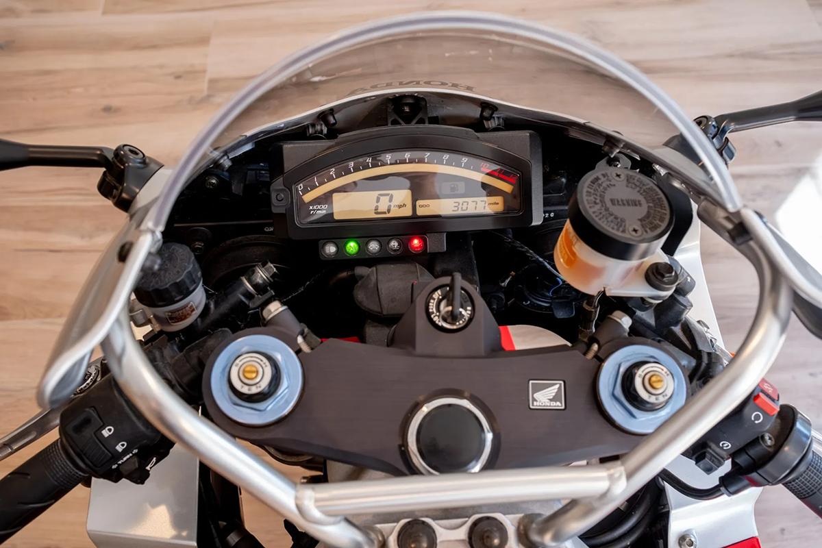 米国オークションに出品され落札された2004年式ホンダ「RVT1000R ニッキー・ヘイデン・エディション」