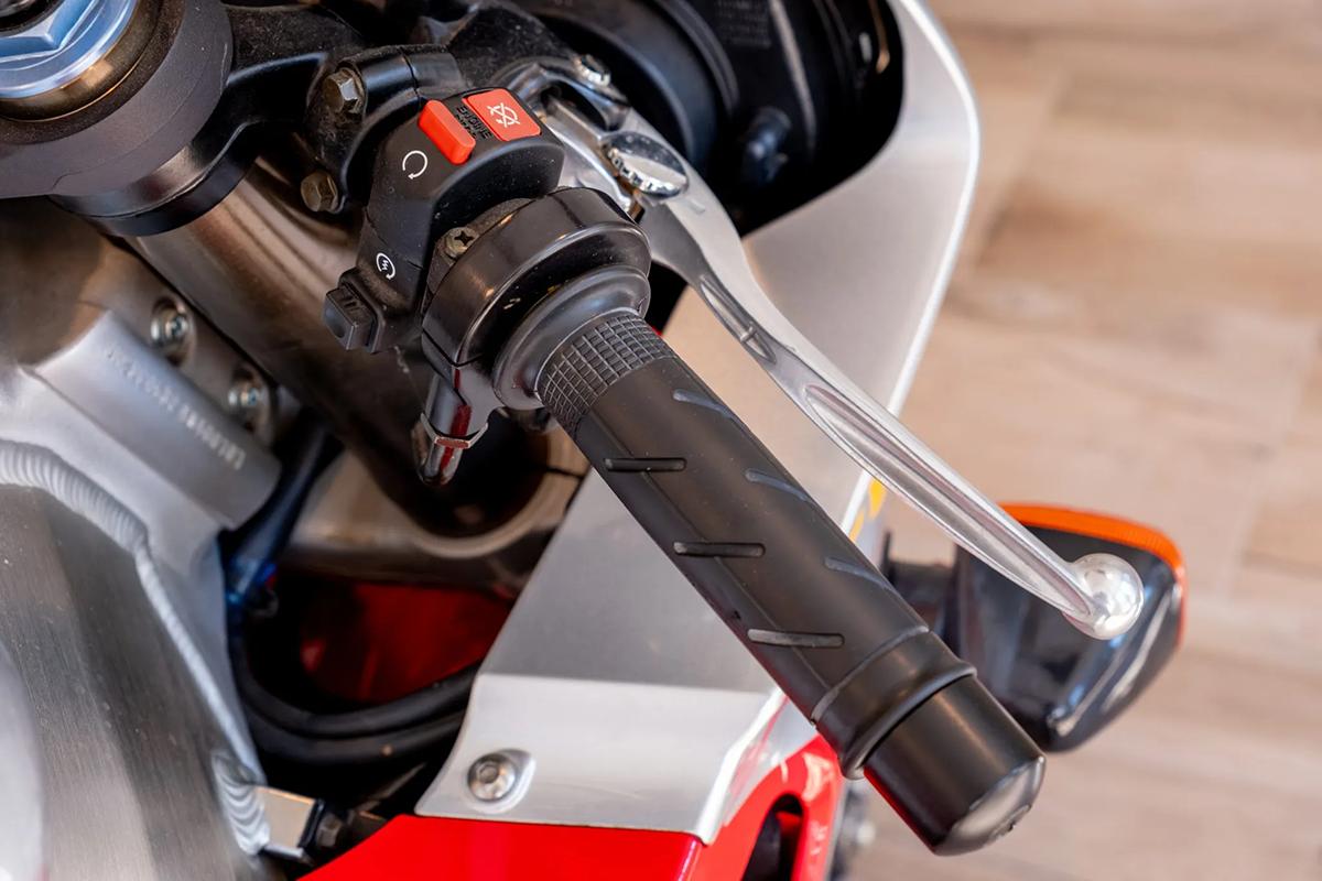 米国オークションに出品され落札された2004年式ホンダ「RVT1000R ニッキー・ヘイデン・エディション」