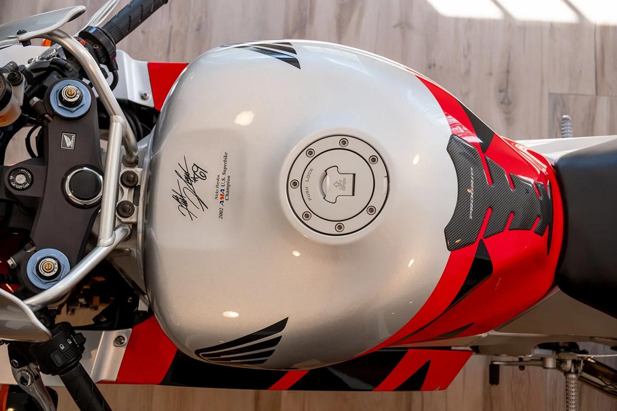 米国オークションに出品され落札された2004年式ホンダ「RVT1000R ニッキー・ヘイデン・エディション」