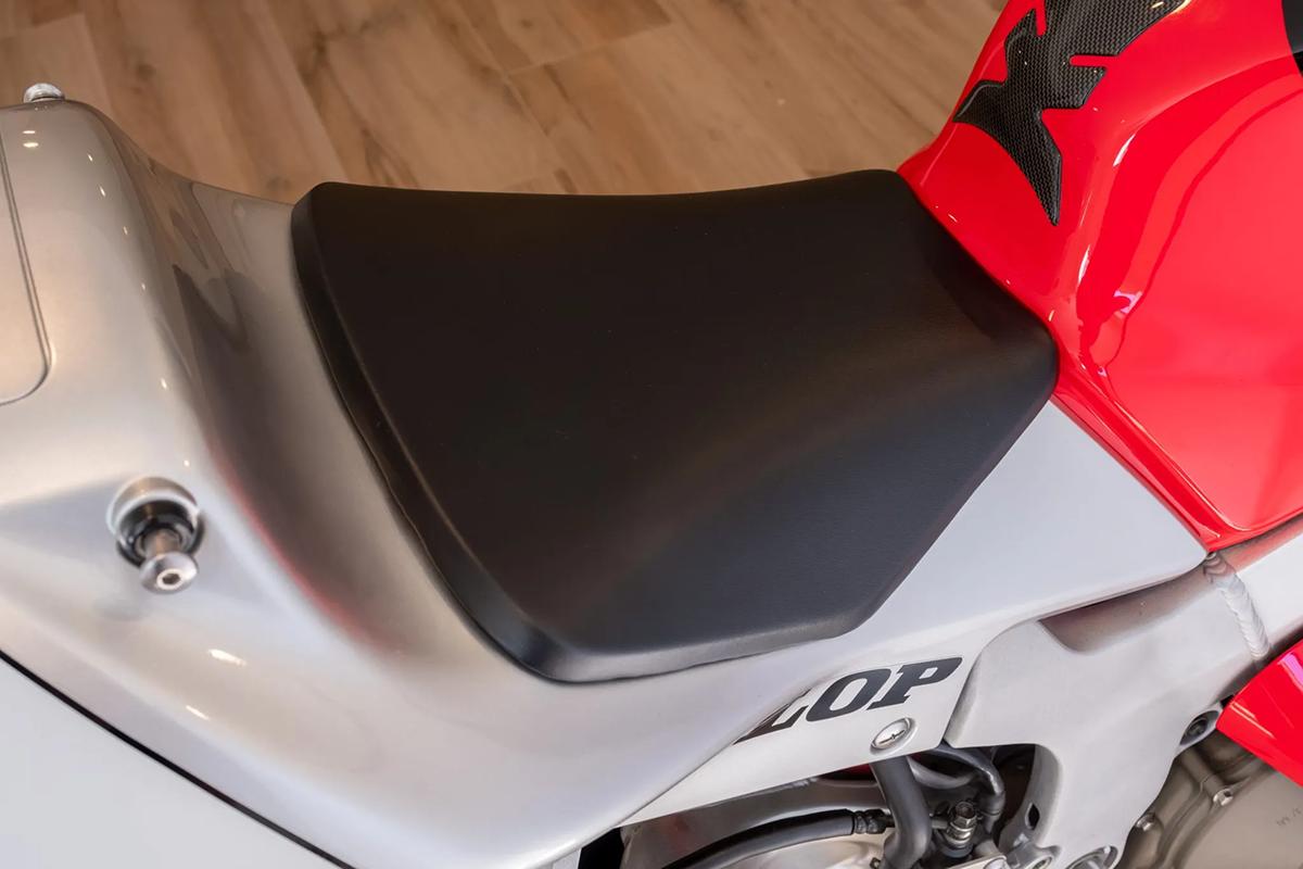 米国オークションに出品され落札された2004年式ホンダ「RVT1000R ニッキー・ヘイデン・エディション」