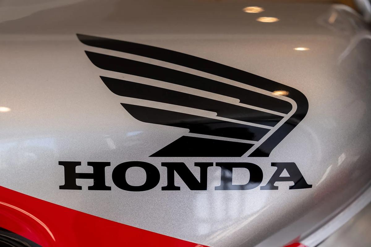 米国オークションに出品され落札された2004年式ホンダ「RVT1000R ニッキー・ヘイデン・エディション」