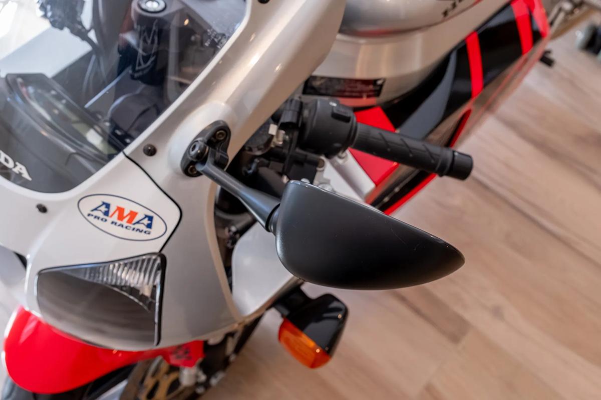 米国オークションに出品され落札された2004年式ホンダ「RVT1000R ニッキー・ヘイデン・エディション」