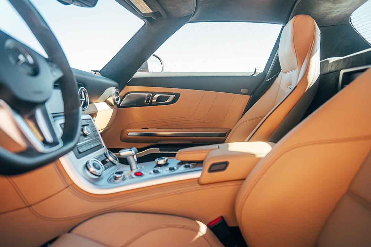 オークションに出品予定の2010年式メルセデス・ベンツ「SLS AMG」Loic Kernen(c)2026 Courtesy of RM Sotheby's