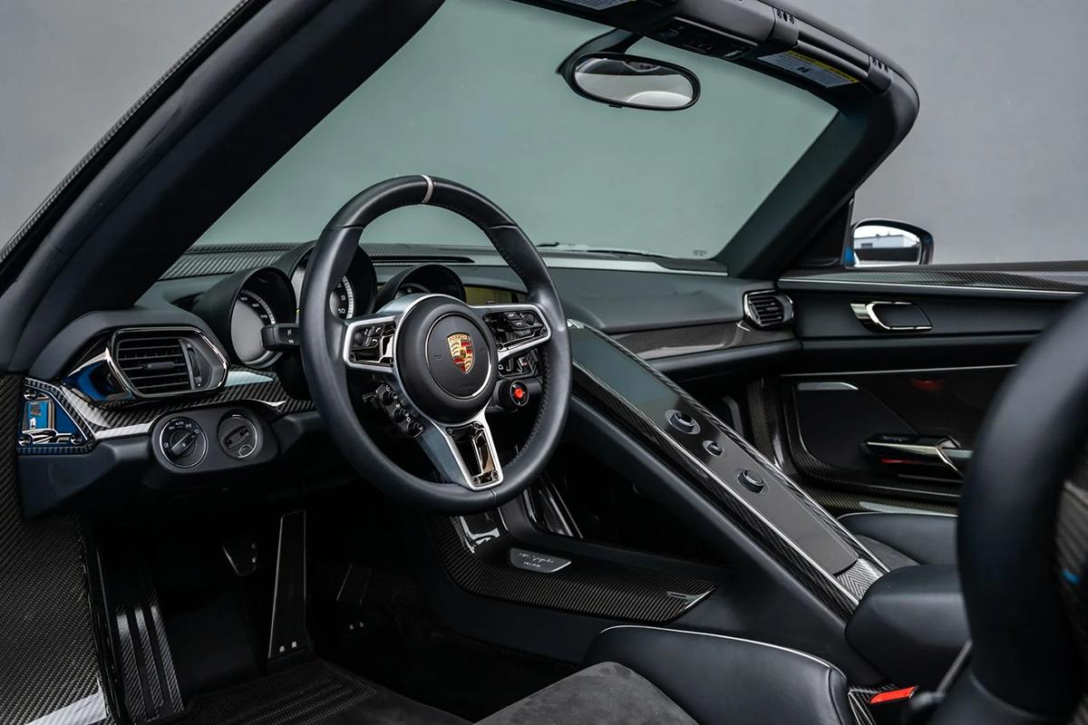 オークションに出品予定の2015年式ポルシェ「918スパイダー」(c)2026 BROAD ARROW Auctions