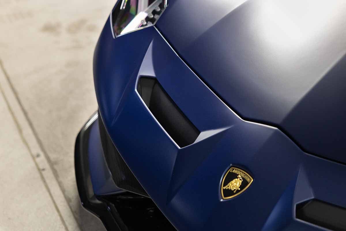 走行わずか121キロ “ほぼ新車”のランボを発見 自然吸気V12は759馬力 