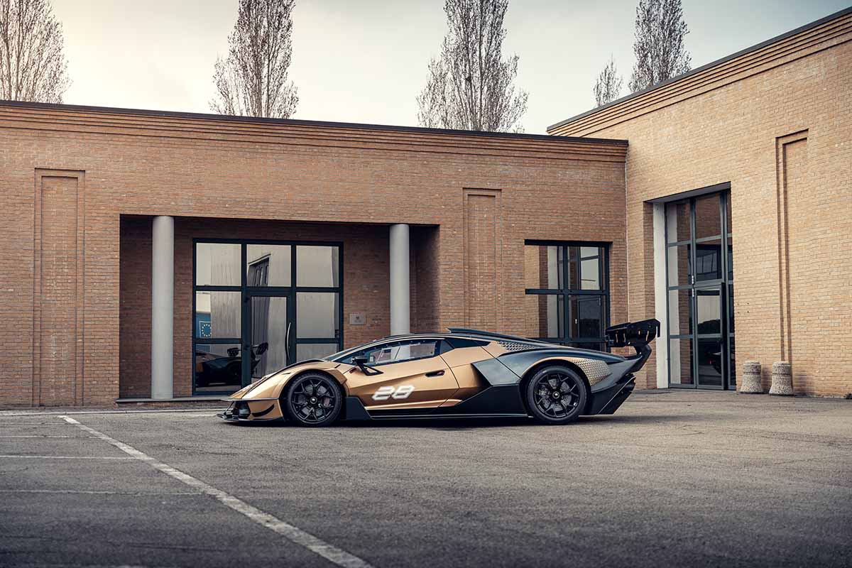 オークションに出品予定の2022年式ランボルギーニ「エッセンサSCV12」Simon Gosselin(c)2026 Courtesy of RM Sotheby's