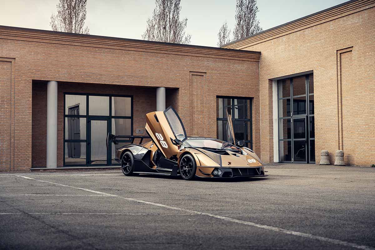 オークションに出品予定の2022年式ランボルギーニ「エッセンサSCV12」Simon Gosselin(c)2026 Courtesy of RM Sotheby's