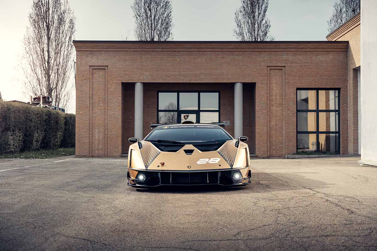 オークションに出品予定の2022年式ランボルギーニ「エッセンサSCV12」Simon Gosselin(c)2026 Courtesy of RM Sotheby's