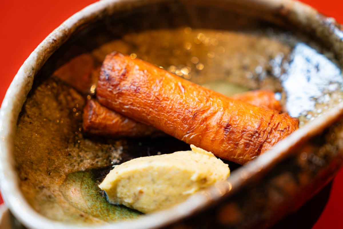 長時間ローストされた「越冬人参 キャベツみそ」は信じられない甘みが感じられた