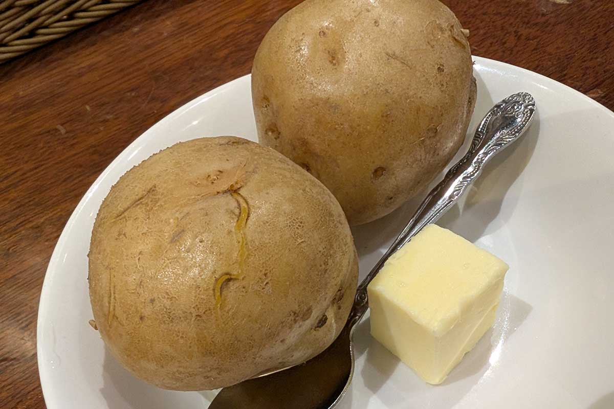 大きめのポテトが付く