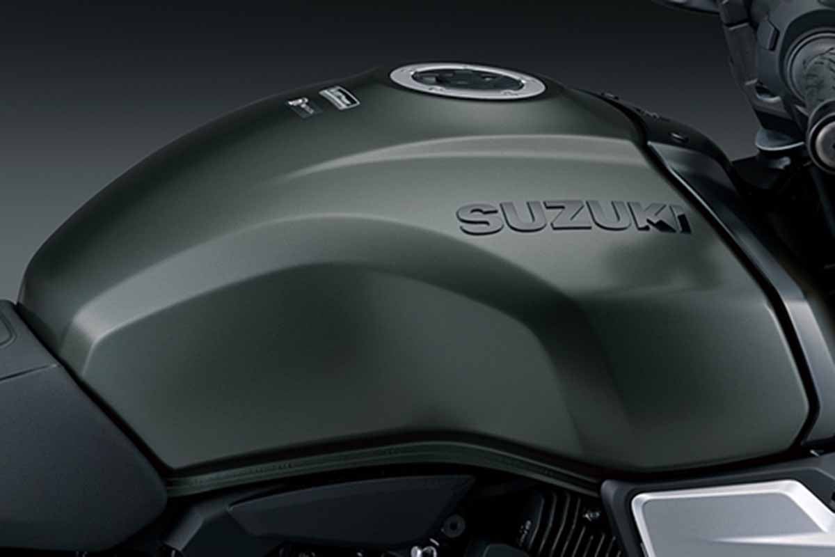 スズキ「GSX-8T」