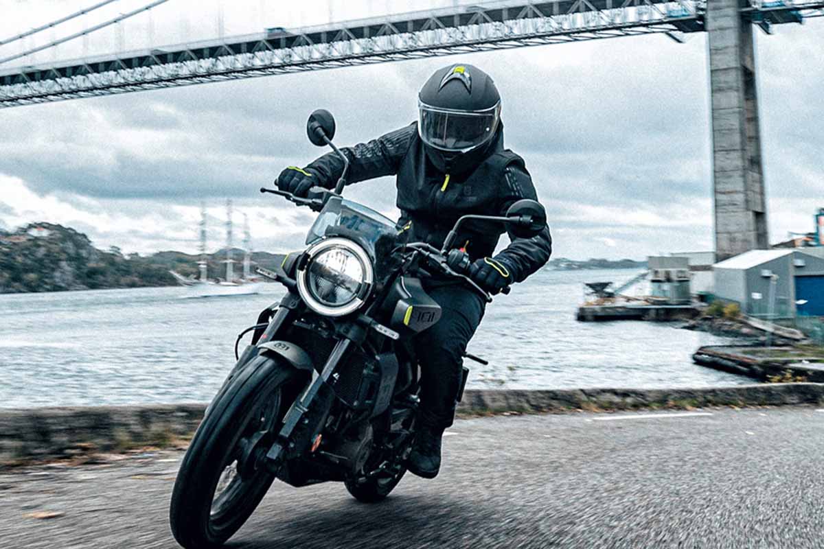 ハスクバーナ「スヴァルトピレン 401」