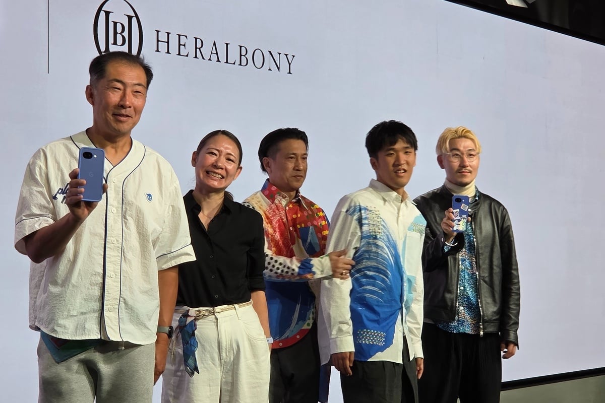 Google Pixel 10a 日本限定モデル「Isai Blue」の思想を語る、Googleとヘラルボニーの登壇者たち。右から２番目が作家の水上 詩楽（みずかみ・しがく）氏