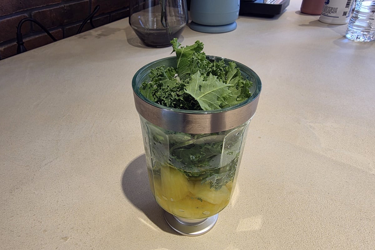 実演ではグリーンスムージーも披露。見た目の軽やかさとは裏腹に、飲み切りサイズの一杯を手早く整えられる“ちょうどよさ”が際立っていた