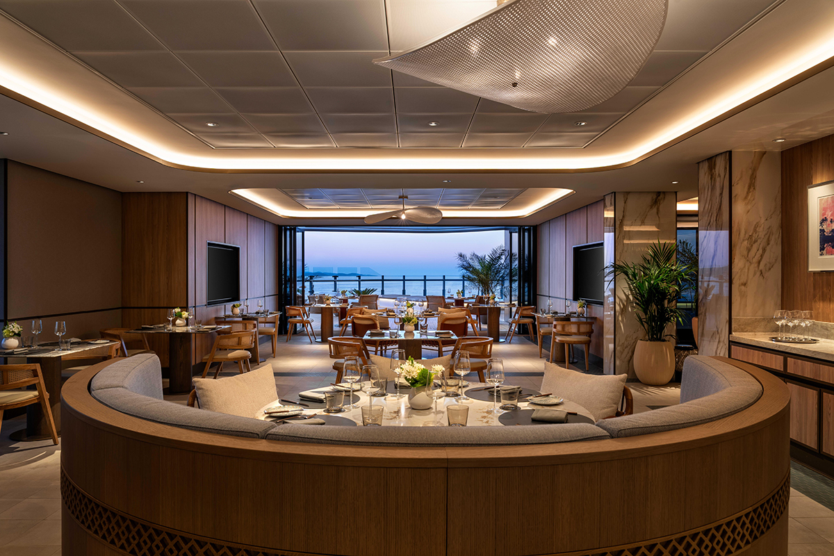 ビーチハウス：明るく開けた空間が特徴の地中海･中東料理のダイニング