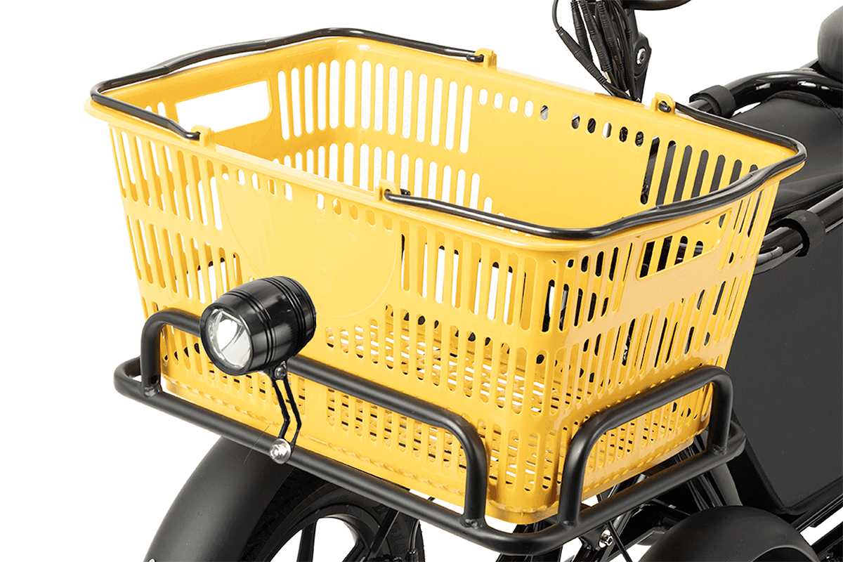 一般的なサイズの買い物かごを、そのまま乗せることができる