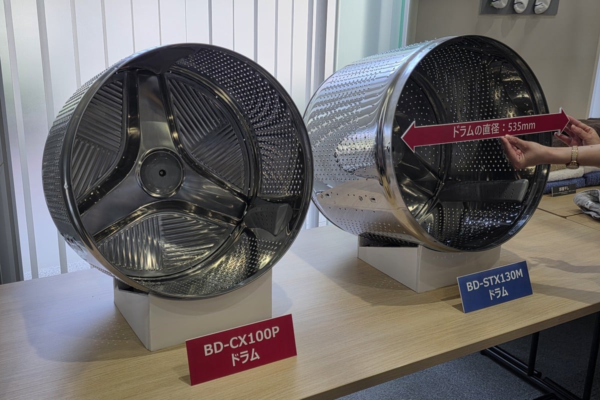 左が新モデル「BD-CX100P」、右が13kgタイプの「BD-STX130M」のドラム。コンパクトモデルでありながら、13kgモデルと同じ直径535mmの大径ドラムを採用している点が大きな特徴だ