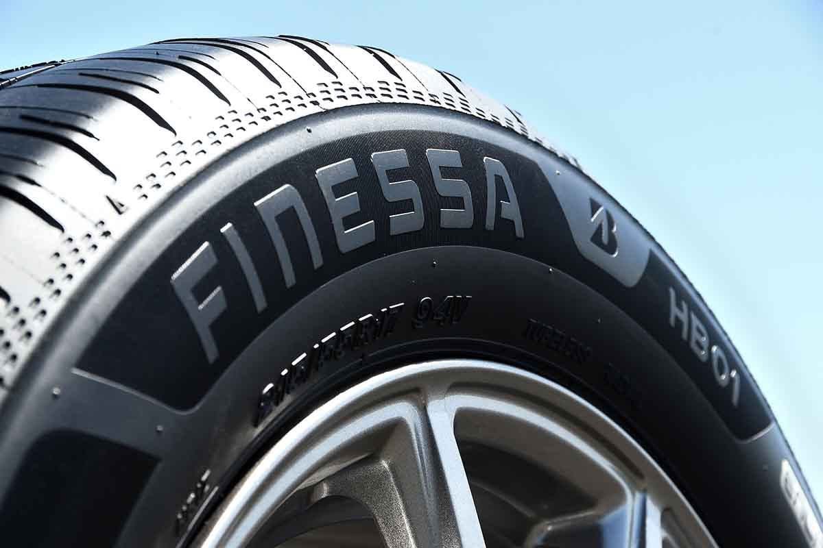 ブリヂストンの新タイヤ「フィネッサHB01」