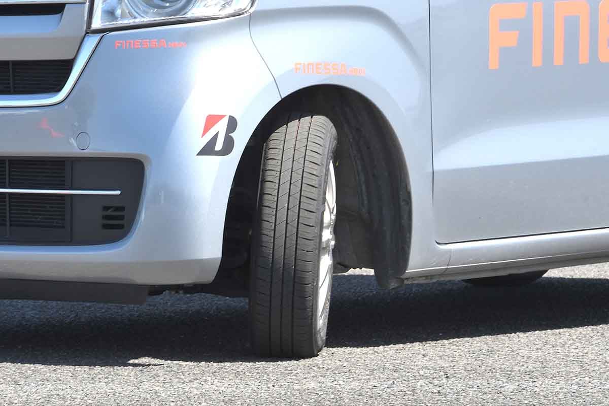 ブリヂストンの新タイヤ「フィネッサHB01」を装着したホンダ「N-BOX」