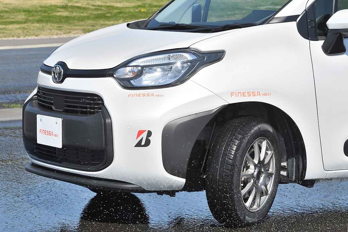 ブリヂストンの新タイヤ「フィネッサHB01」を装着したトヨタ「シエンタ」でウエット路をテスト