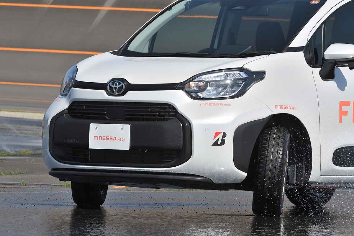 ブリヂストンの新タイヤ「フィネッサHB01」を装着したトヨタ「シエンタ」