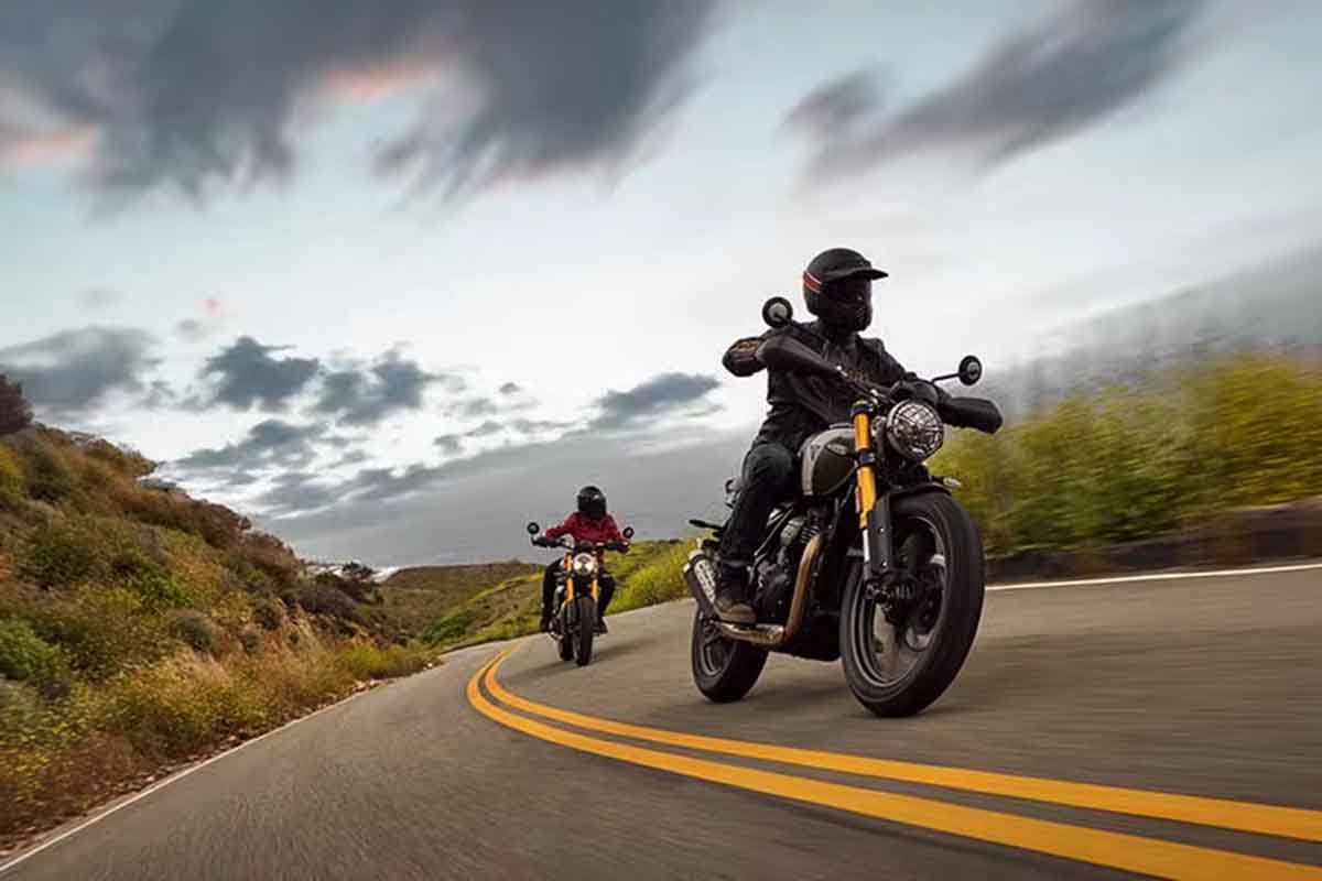 トライアンフ「スクランブラー 400 X」