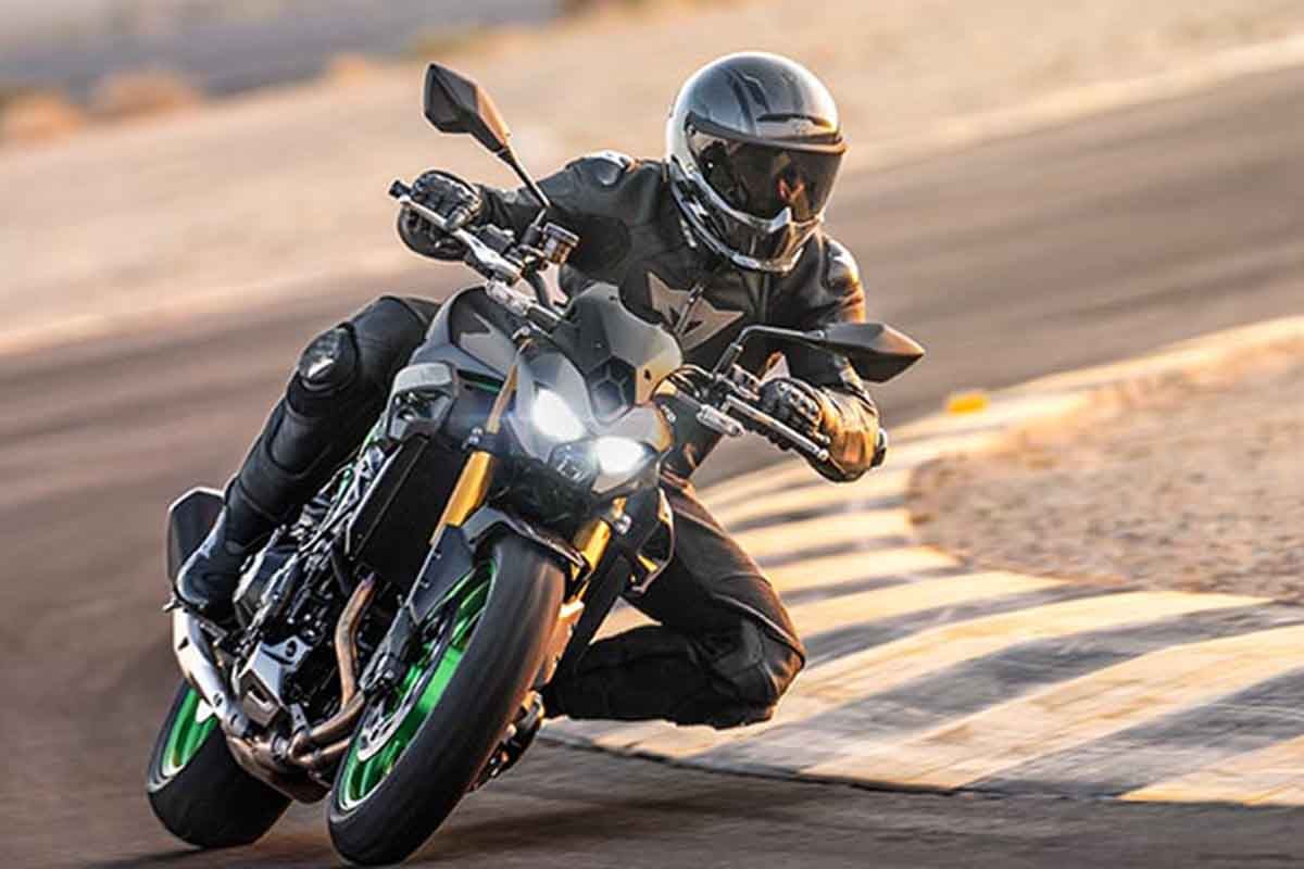 カワサキ「Z900SE」