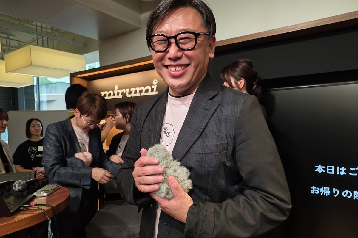 ユカイ工学 CEOの青木俊介氏。mirumiは、日常の中の“ふと心が動く瞬間”を起点に発想したプロダクトだと語った