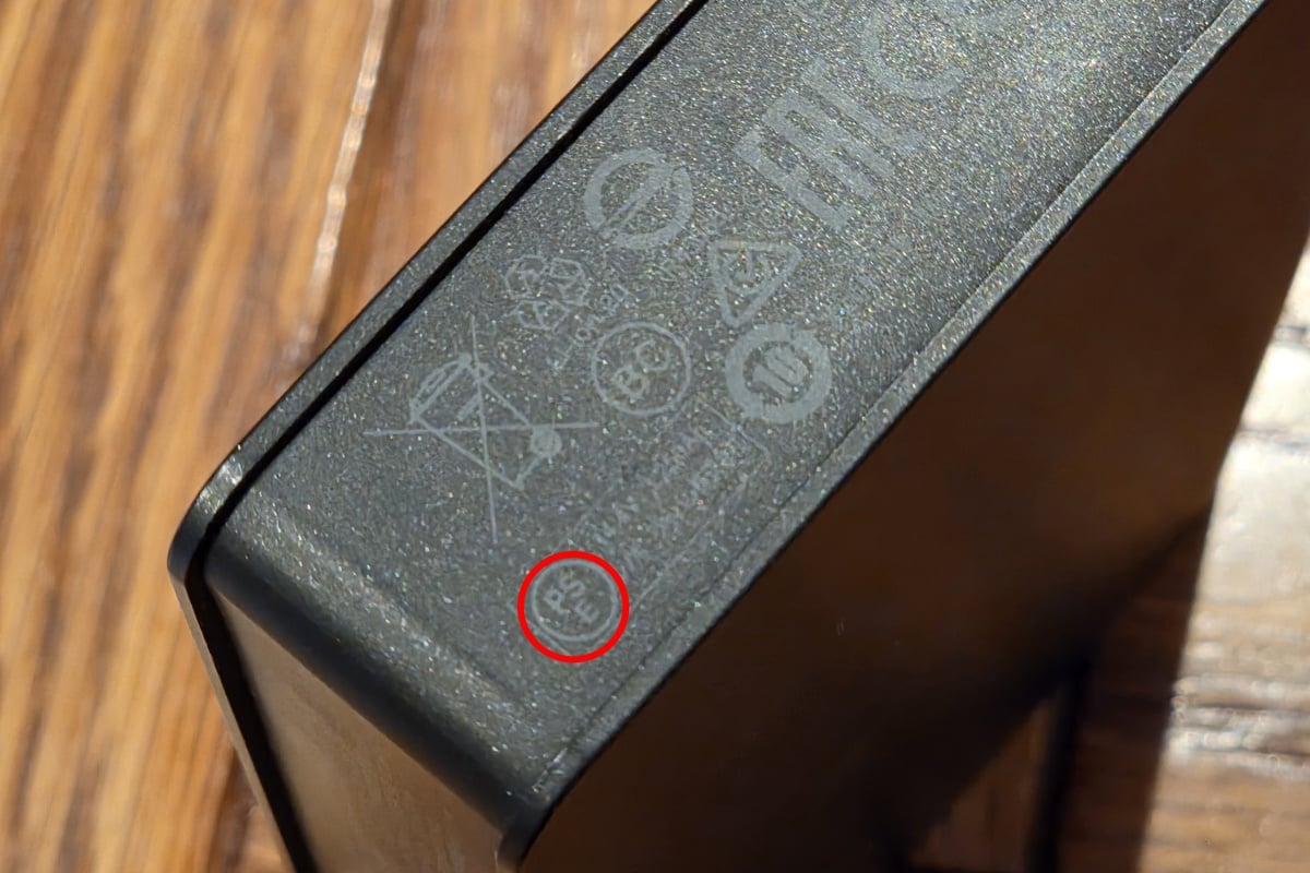 筆者が実際に使用しているモバイルバッテリーにはすべてこういったPSEマークが刻印されている。ご自身のモバイルバッテリーもチェックしてみよう。PSEマークに加えて事業者名や定格情報が表示されていればひとつの安心材料になる