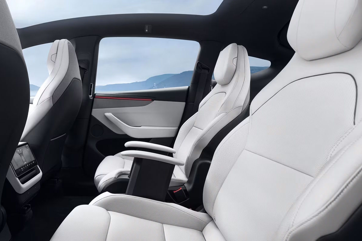 テスラ新型「モデルY L」