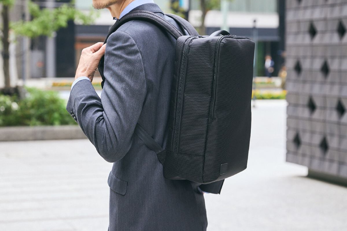 ビジネスバックパック22L：1万5400円