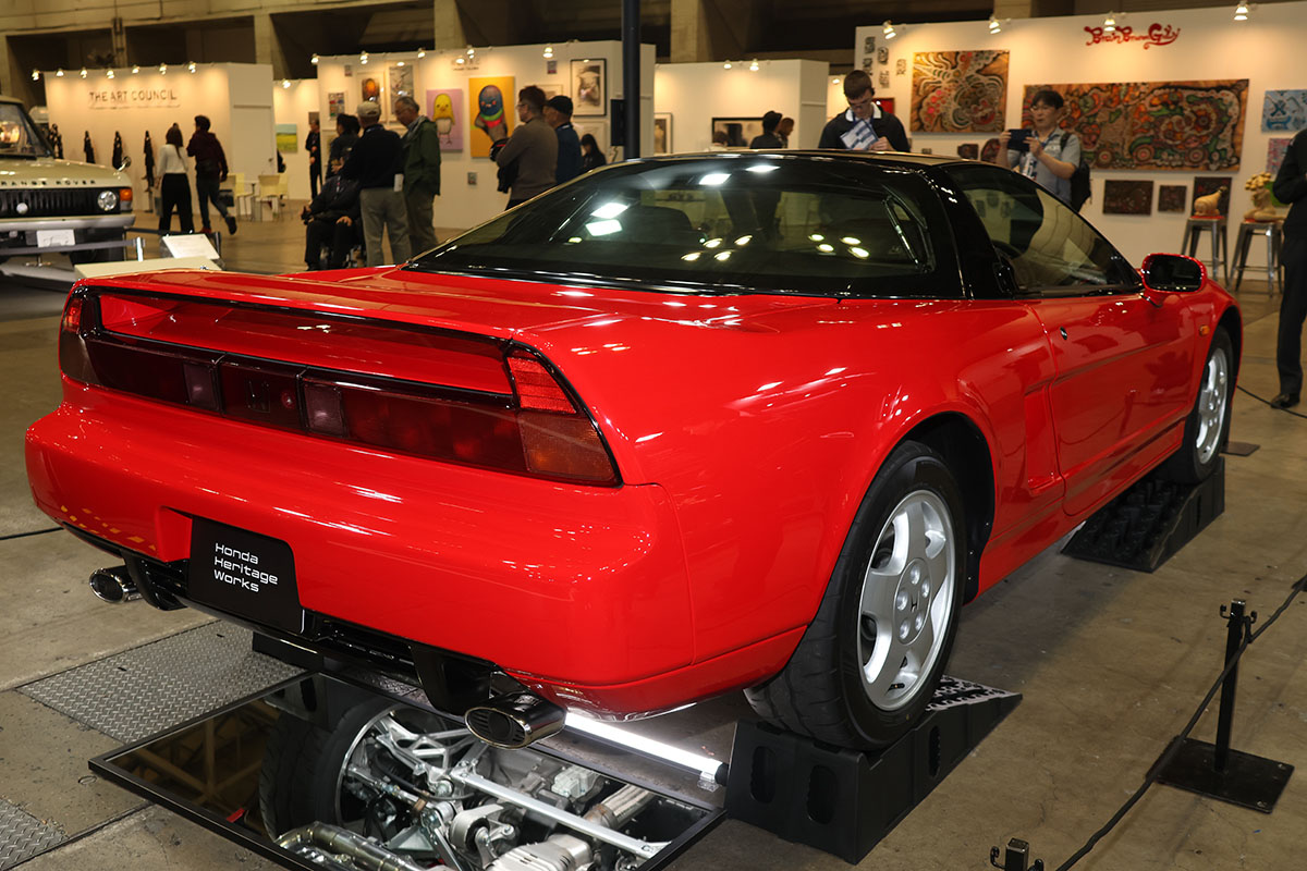 真っ赤なボディが美しいレストアされたホンダ初代「NSX」