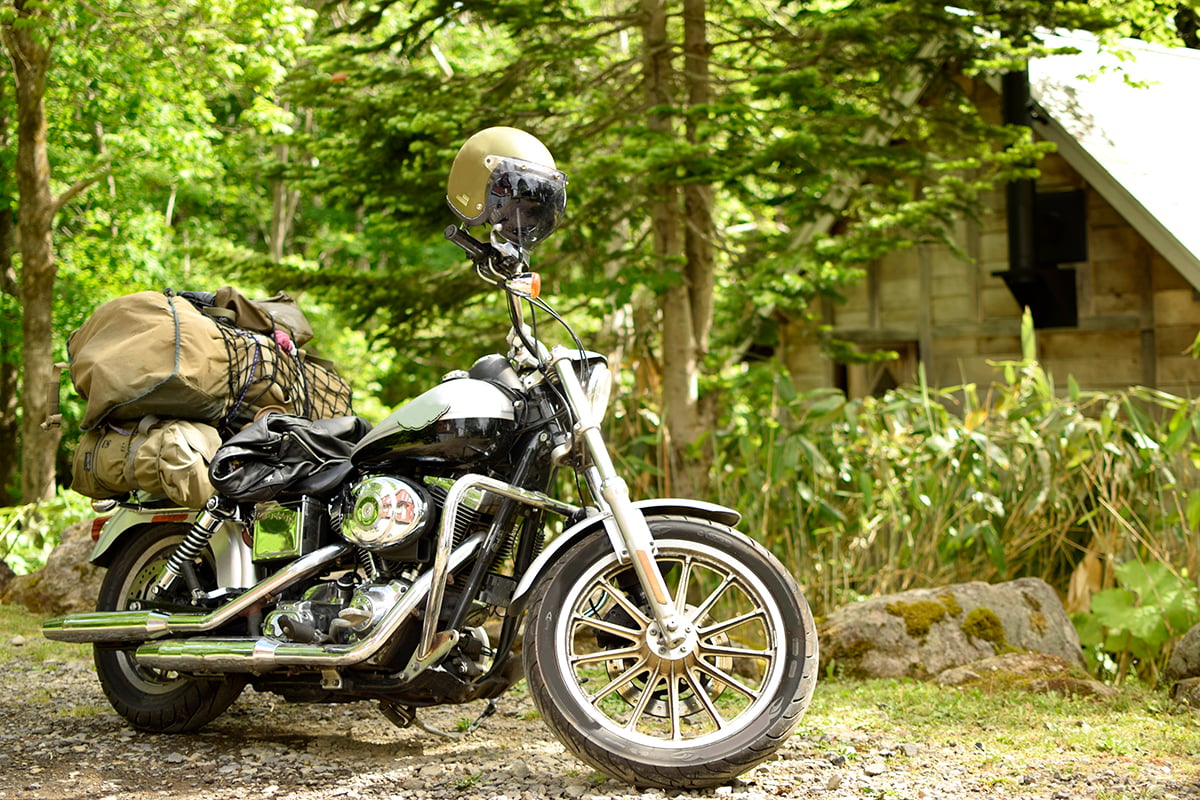 バイクはクルマより積載量が限られるため、持っていく道具の取捨選択がポイント
