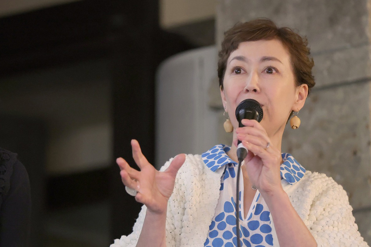 J-WAVEなどのラジオパーソナリティとして知られるクリス智子さん。トークセッションでは、自身のライフスタイルに照らし合わせながら、「dewo ii」魅力について語る