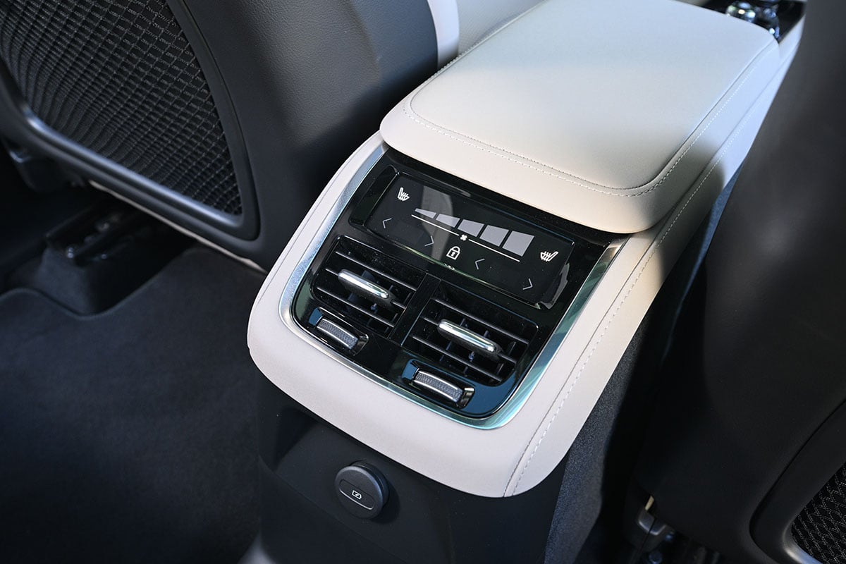 ボルボ「XC90 ウルトラ T8 AWD プラグインハイブリッド」