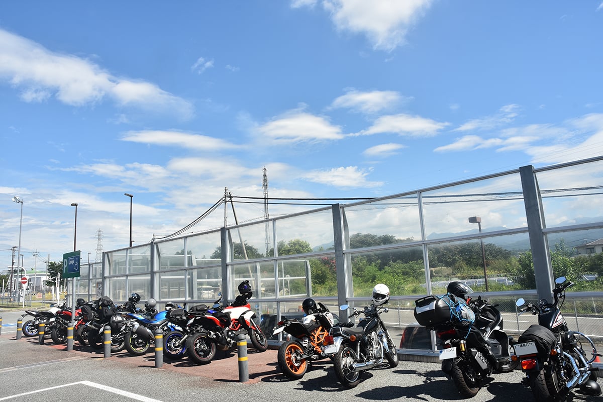 天候に左右される二輪車での移動事情を考慮した設計