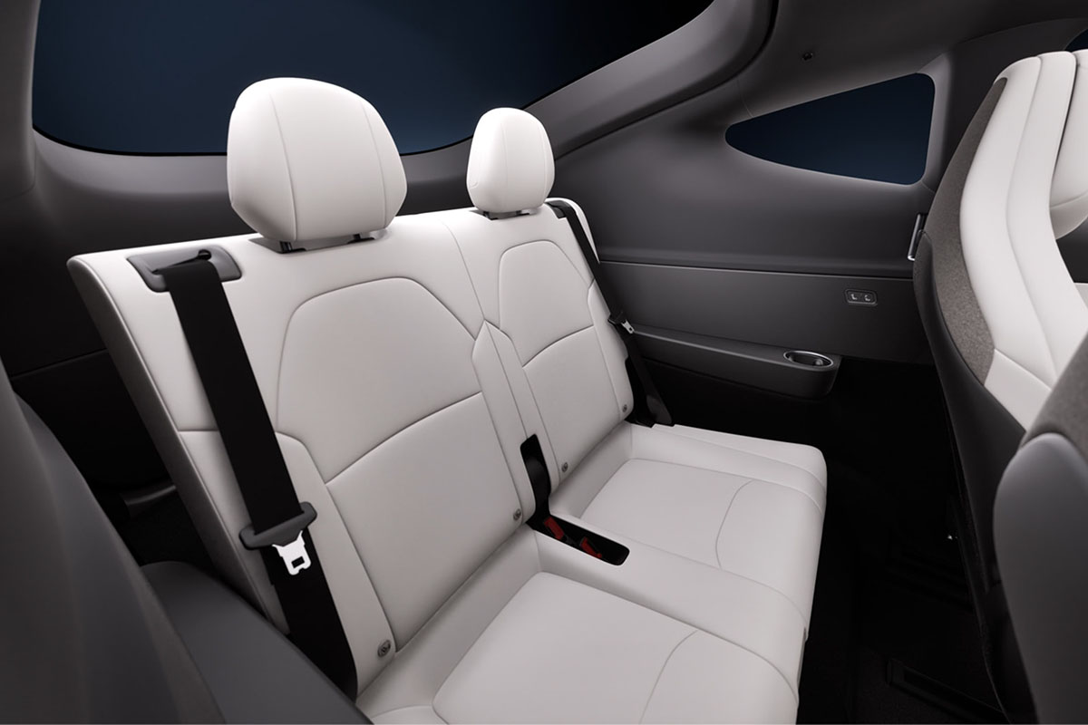 テスラ新型「モデルY L」