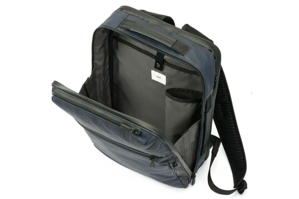 酷暑やゲリラ豪雨に対応したビジネスリュック「ガジェタブル エアV」