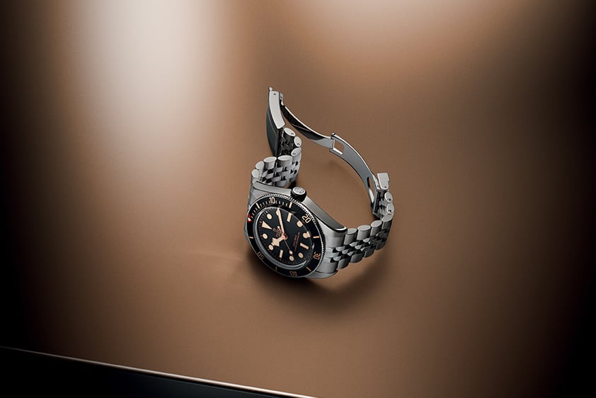 かねてより要望の声が多く寄せられていた5列ブレスレットモデルがついに「58」に登場。微調整の容易な“T-fit”クラスプは全モデルに搭載する