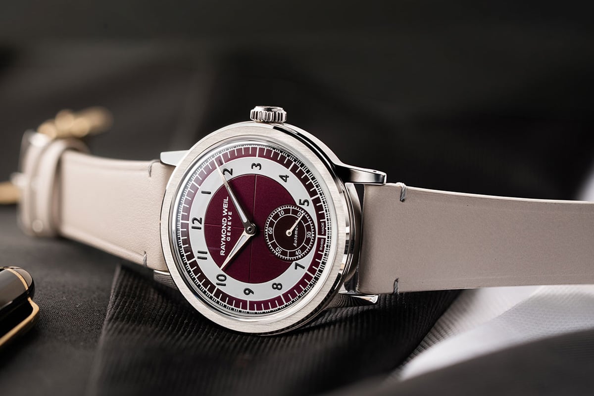 タキシードダイヤルでレッドグレープカラーがより強調されているかのよう。