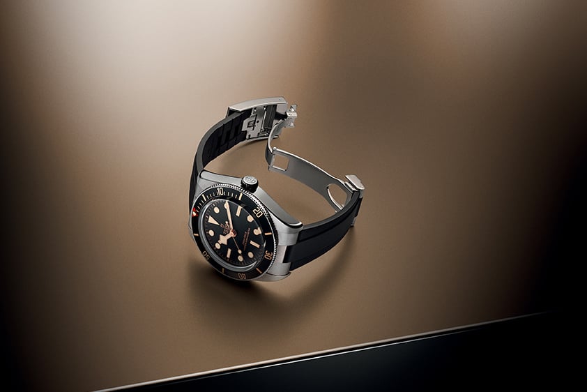 フィット感と耐久性を重視するユーザーのためにブラックラバーストラップもラインナップ