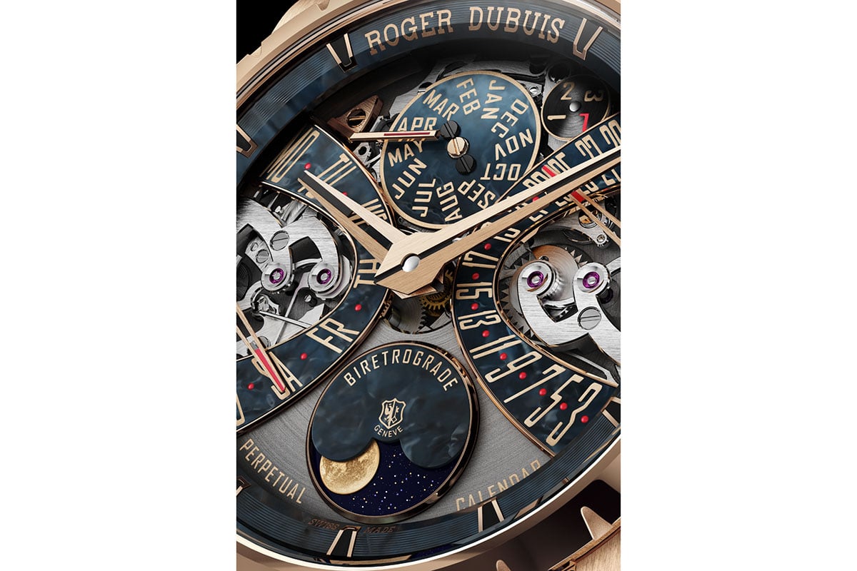 ロジェ・デュブイの精神を体現するパーペチュアルカレンダーとバイレトログラード、さらにムーンフェイズが高い次元で融合した特別な1本