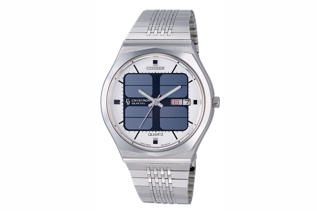 こちらはエコ・ドライブの原点となる1976年発売の世界初のアナログ式光発電時計「クリストロンソーラーセル」