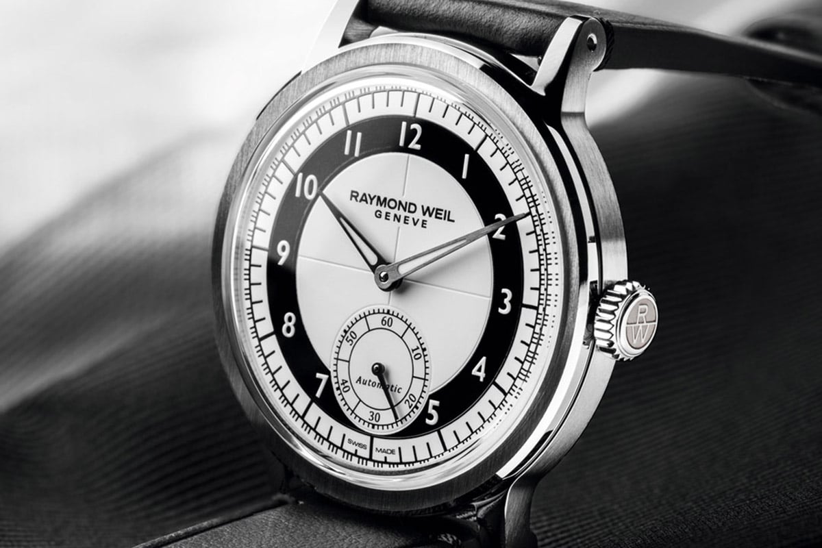 ケースはステンレススチール製でケース径は39.5mm。