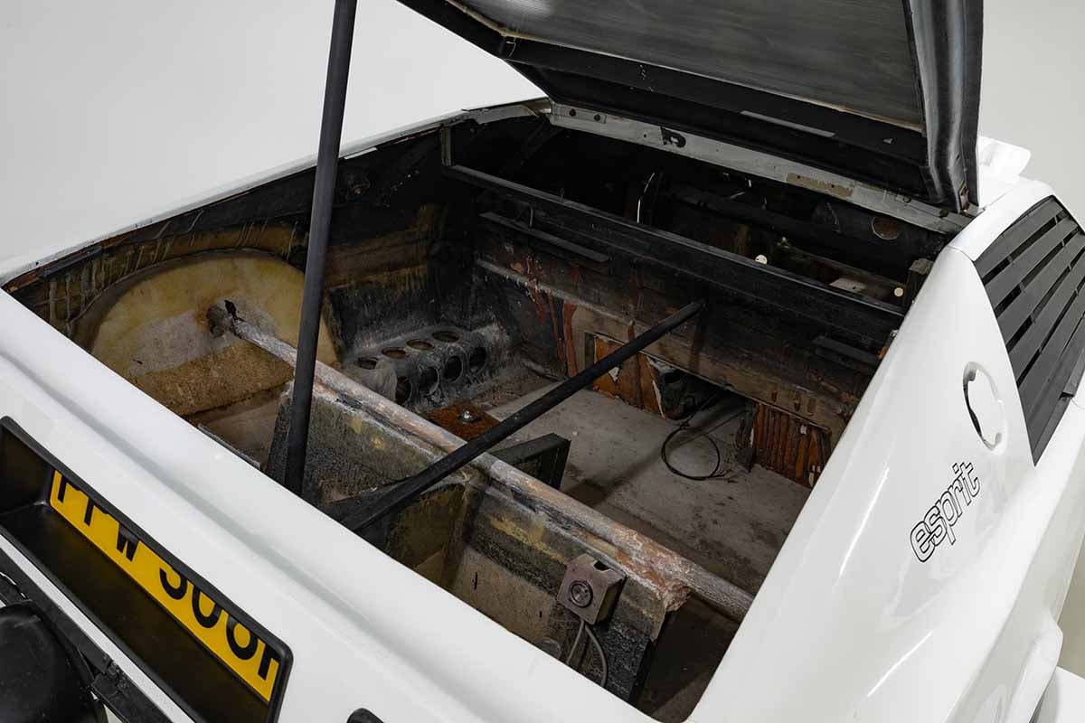 オークションに出品予定、映画の小道具として使用されたロータス「エスプリS1」Courtesy of the owner