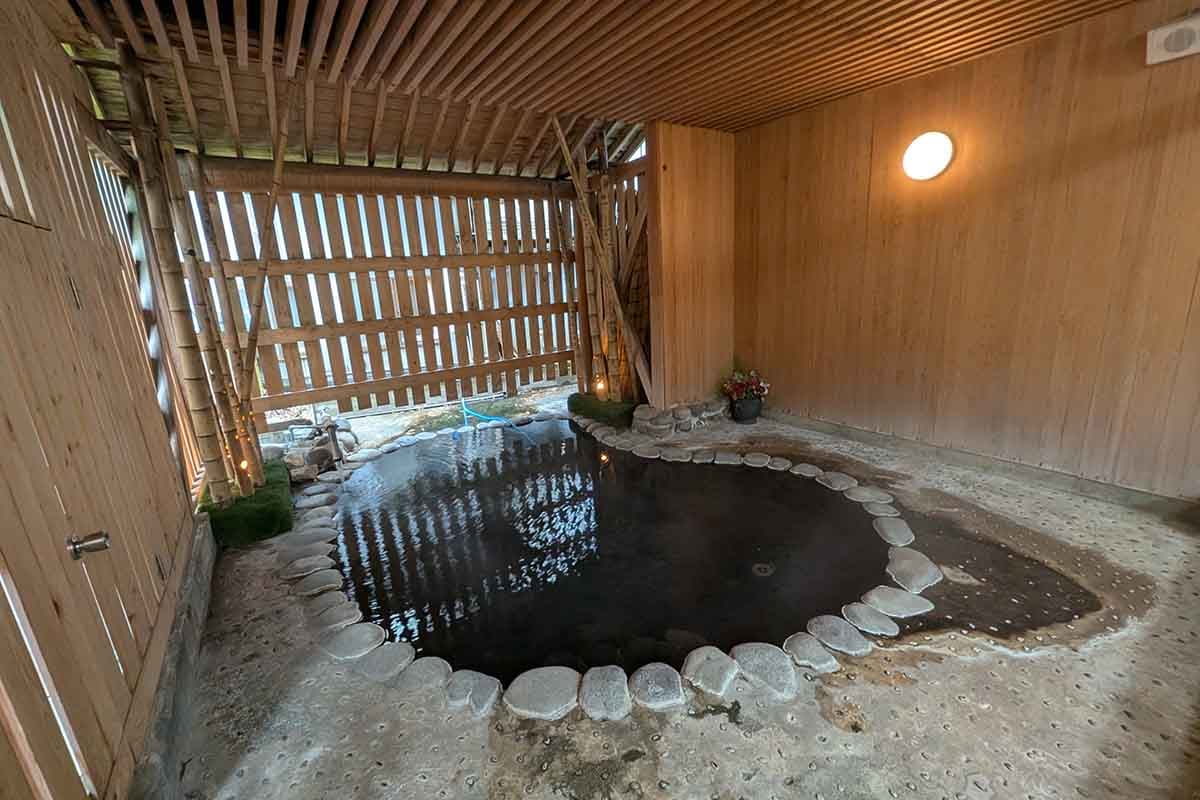 松田屋旅館本館にある露天風呂
