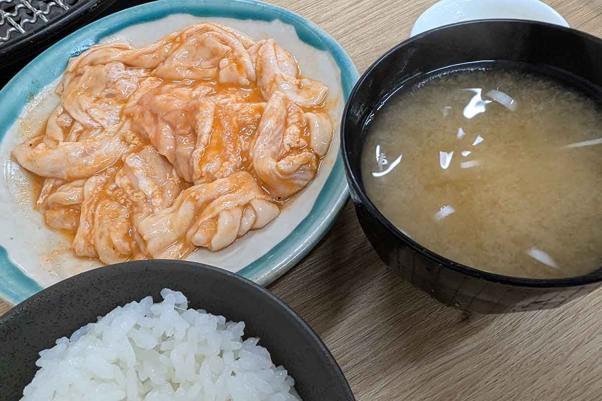 道の駅にある有名焼肉店「味楽苑」でささまホルモン定食。美味しい。