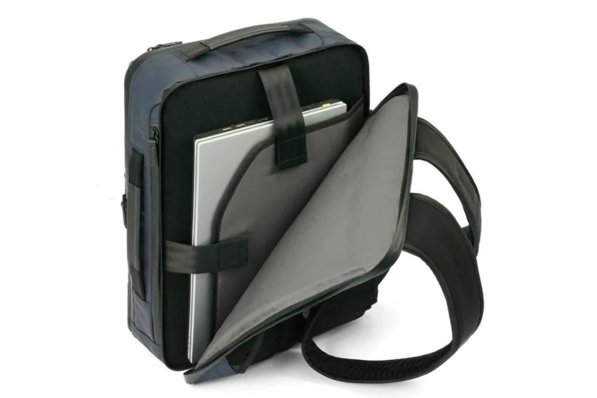 酷暑やゲリラ豪雨に対応したビジネスリュック「ガジェタブル エアV」