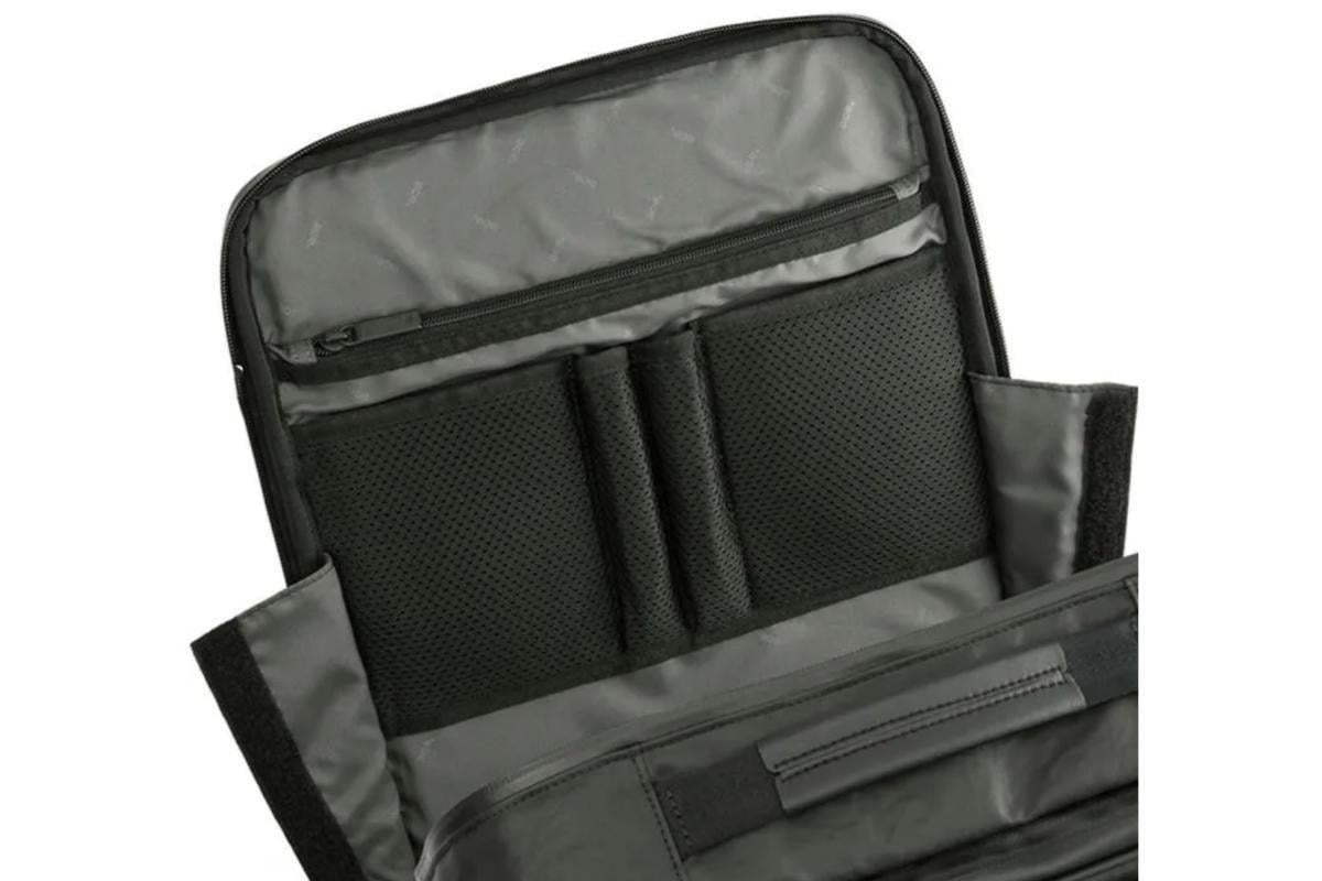 酷暑やゲリラ豪雨に対応したビジネスリュック「ガジェタブル エアV」