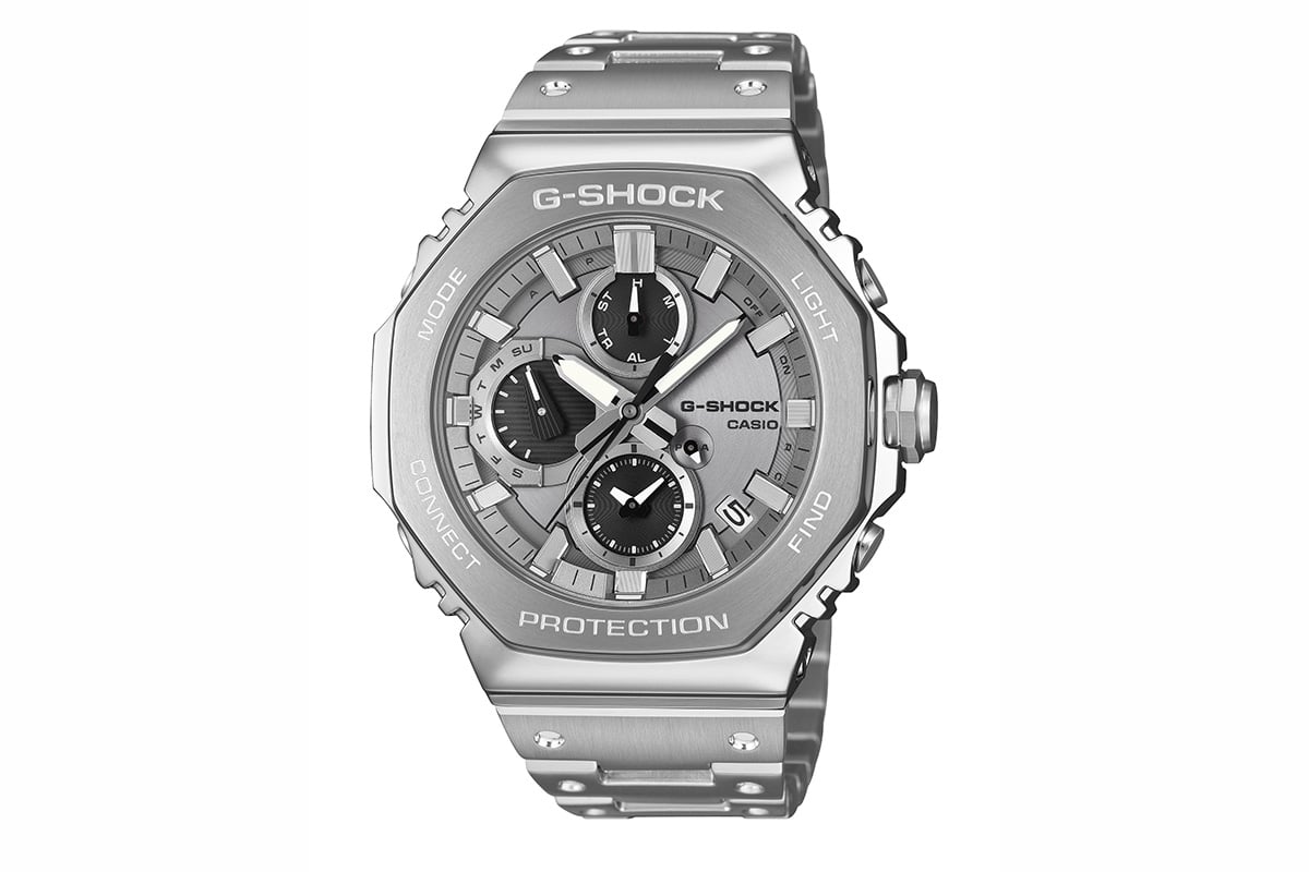 G-SHOCKのフルメタルクロノグラフ「GMC-B2100」シリーズより、シルバーの蒸着ダイヤル、ブラックのインダイヤルを備えた新作「GMC-B2100ADS-1AJF」が登場。